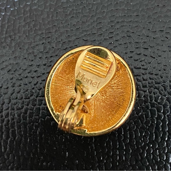 Vintage MONET Red Enameled Round Gold-tone Clip On Earrings - Picture 11 of 11